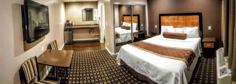 Deluxe King Room - Non-Smoking